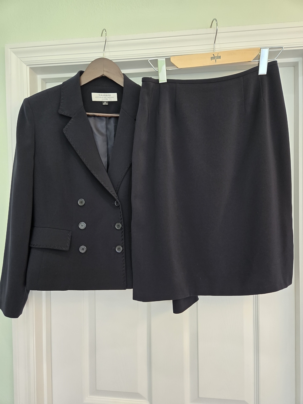 Tahari Dark Navy Women's Two-Piece Skirt Suit Set Tailored Work Church Office 8P